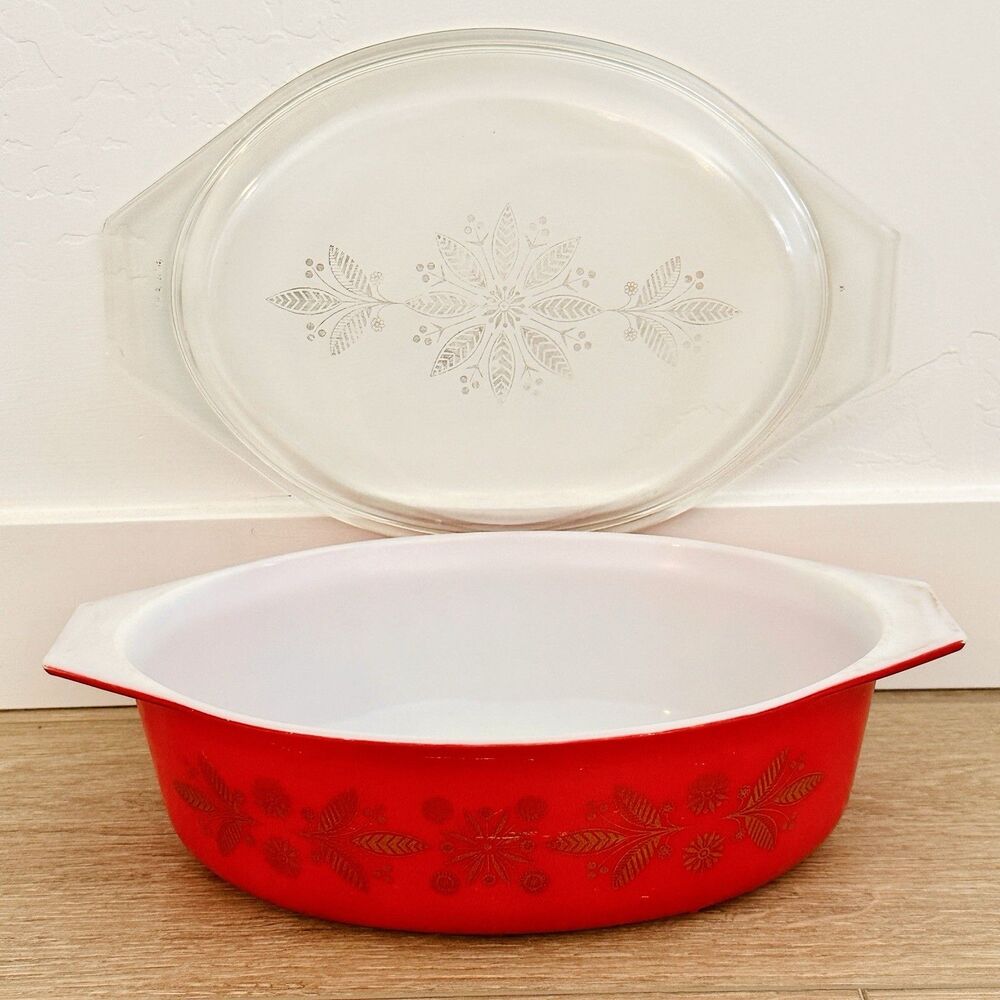 VTG Pyrex Golden Red Poinsettia LID 2.5 Qt Oval Casserole 045 Christmas Promo - Picture 2 of 16